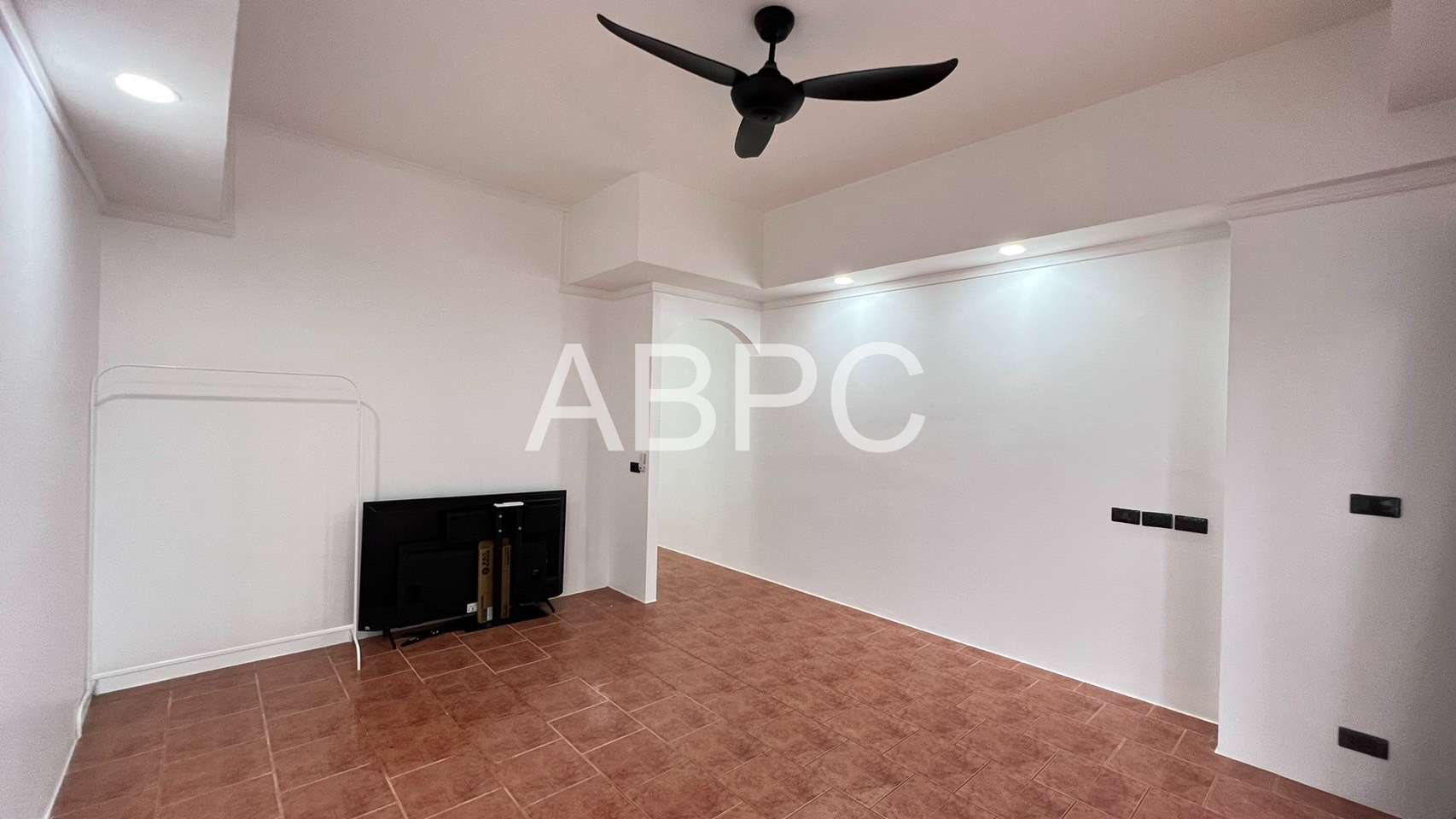 Renovated Studio Condo In Central Pattaya photo 18