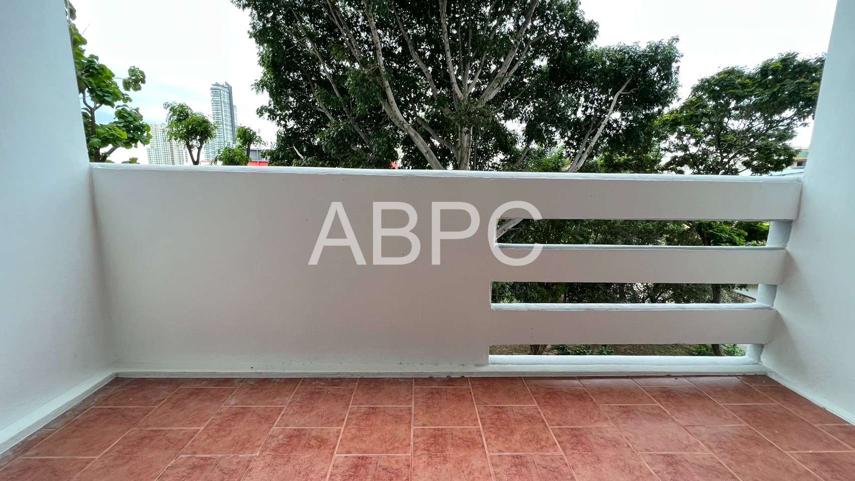 Renovated Studio Condo In Central Pattaya photo 4