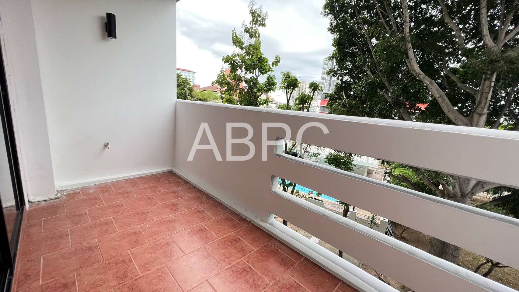Renovated Studio Condo In Central Pattaya photo 5