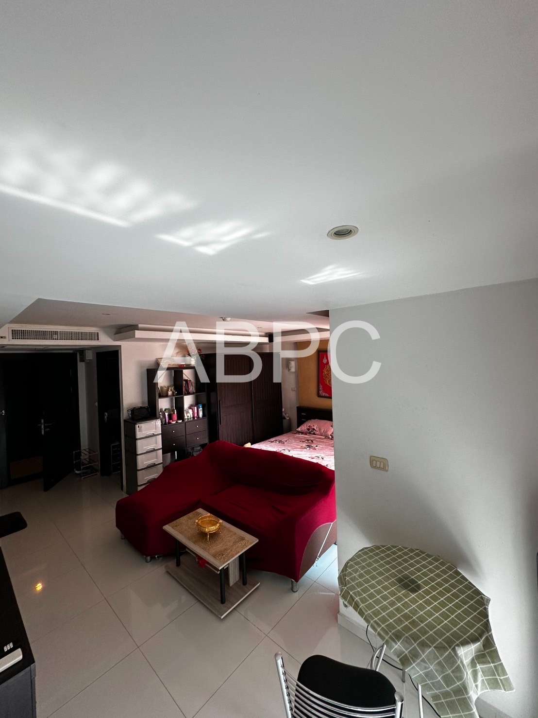 Beautiful Pool View Studio Condo In Central Pattaya photo 2