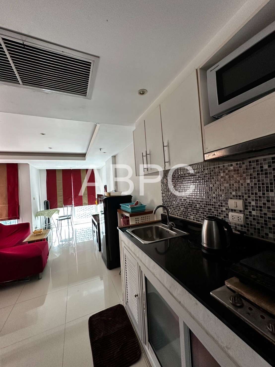 Beautiful Pool View Studio Condo In Central Pattaya photo 3