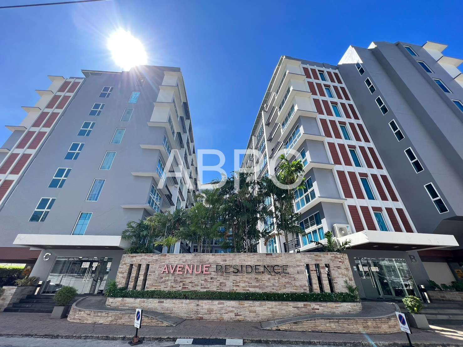 Beautiful Pool View Studio Condo In Central Pattaya