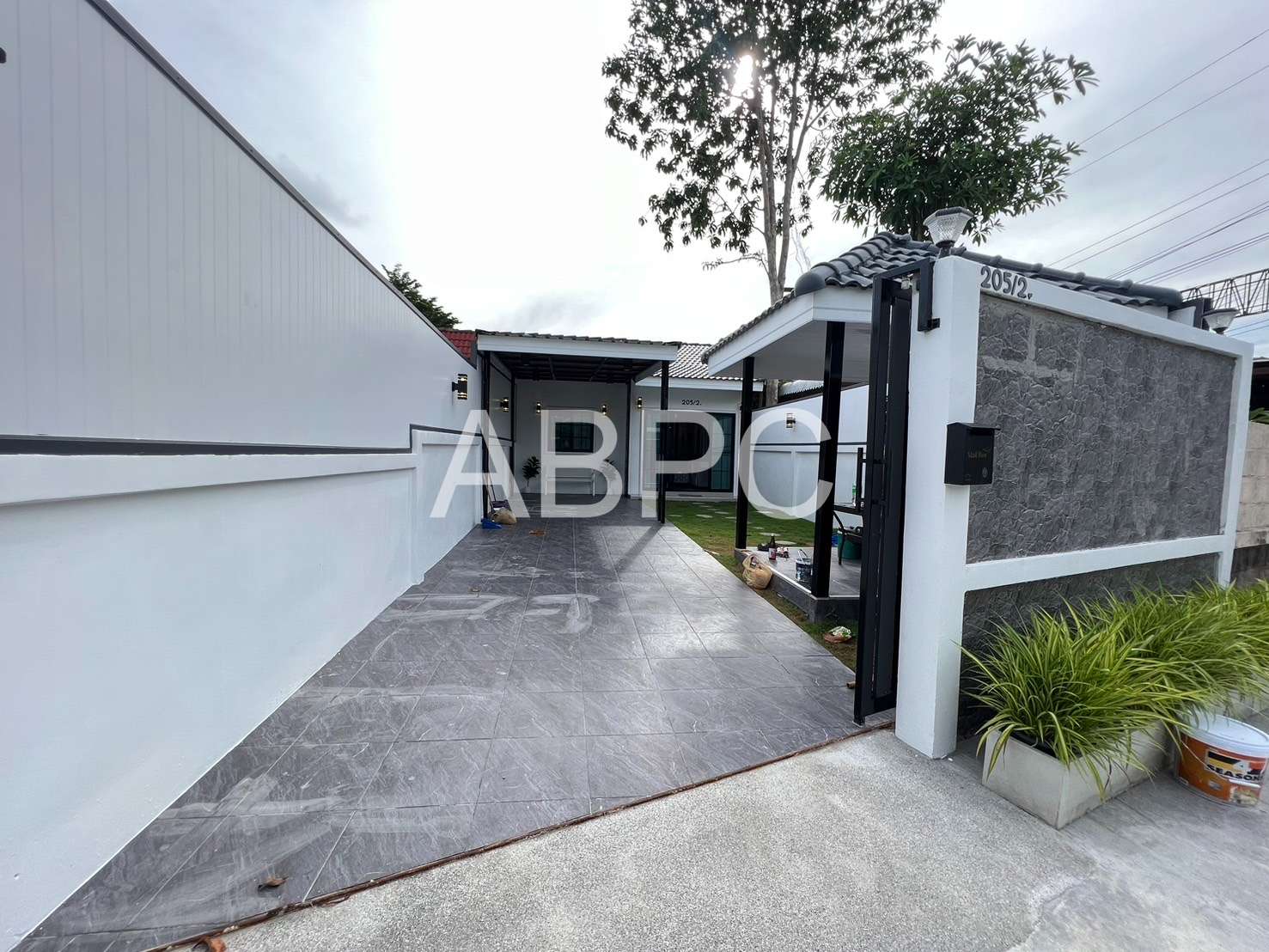 3 Bedrooms 2 Bathrooms in East Pattata