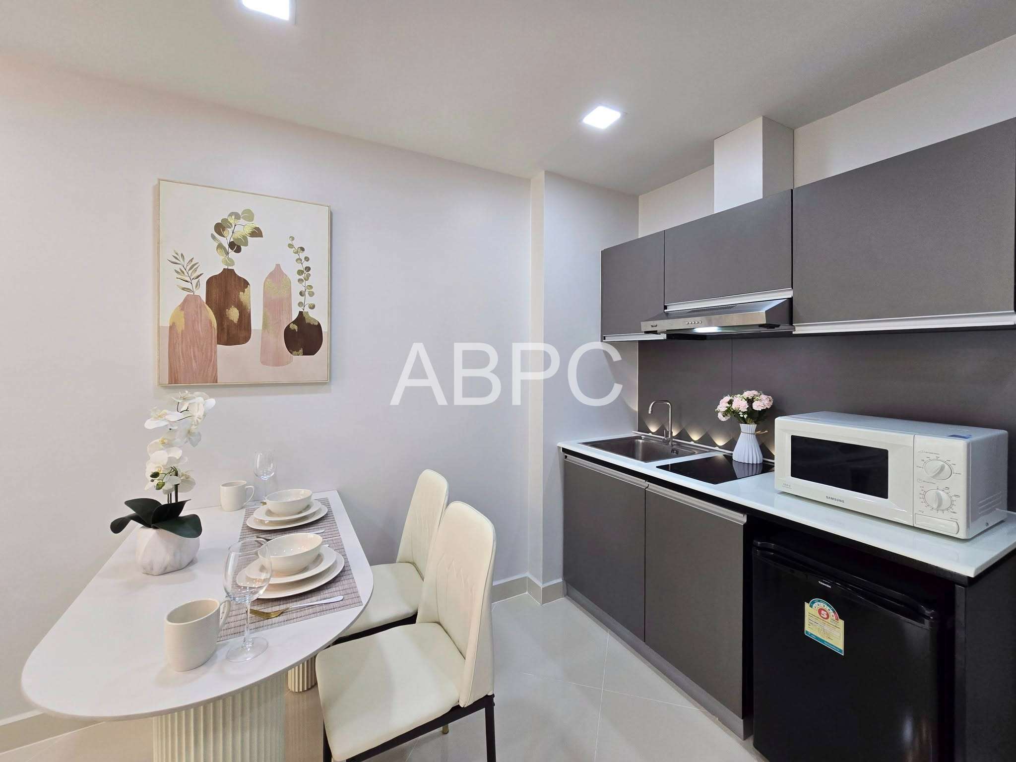 Newly Renovated One bedroom For Sale photo 2