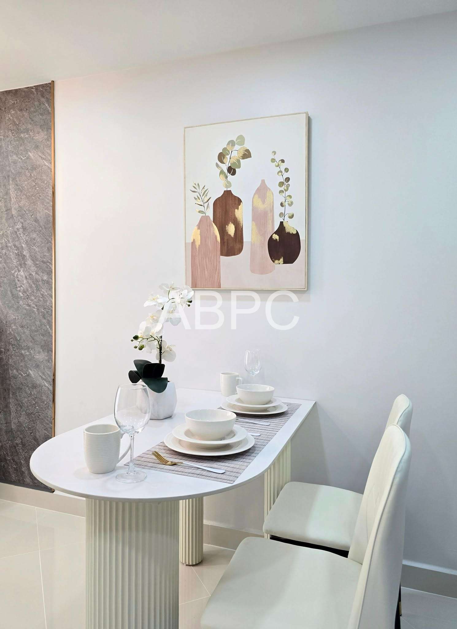 Newly Renovated One bedroom For Sale photo 3