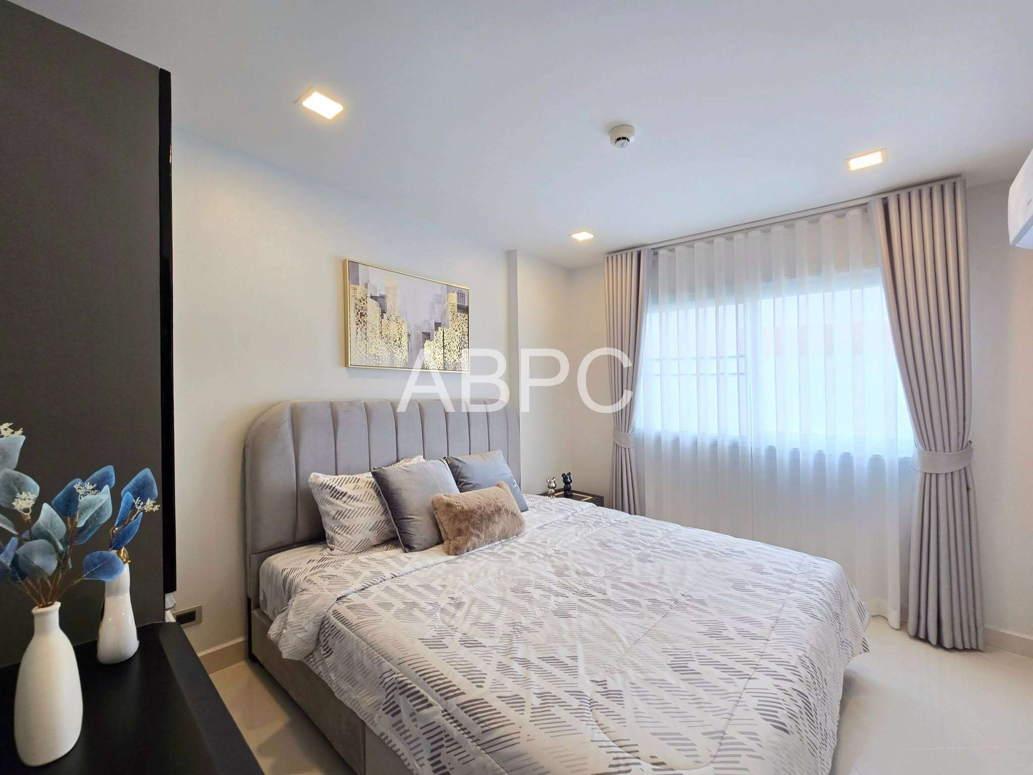 Newly Renovated One bedroom For Sale photo 10