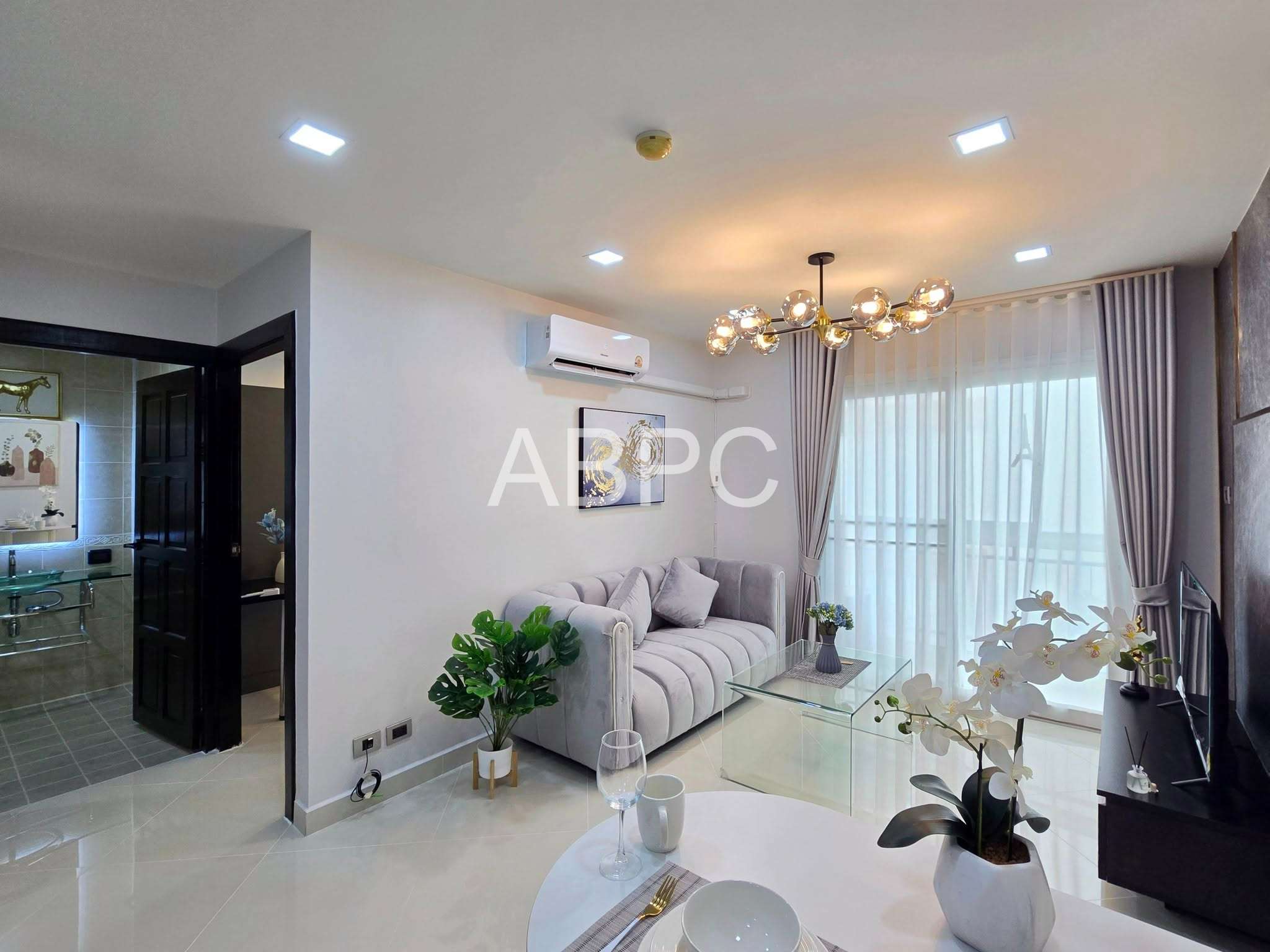 Newly Renovated One bedroom For Sale photo 12