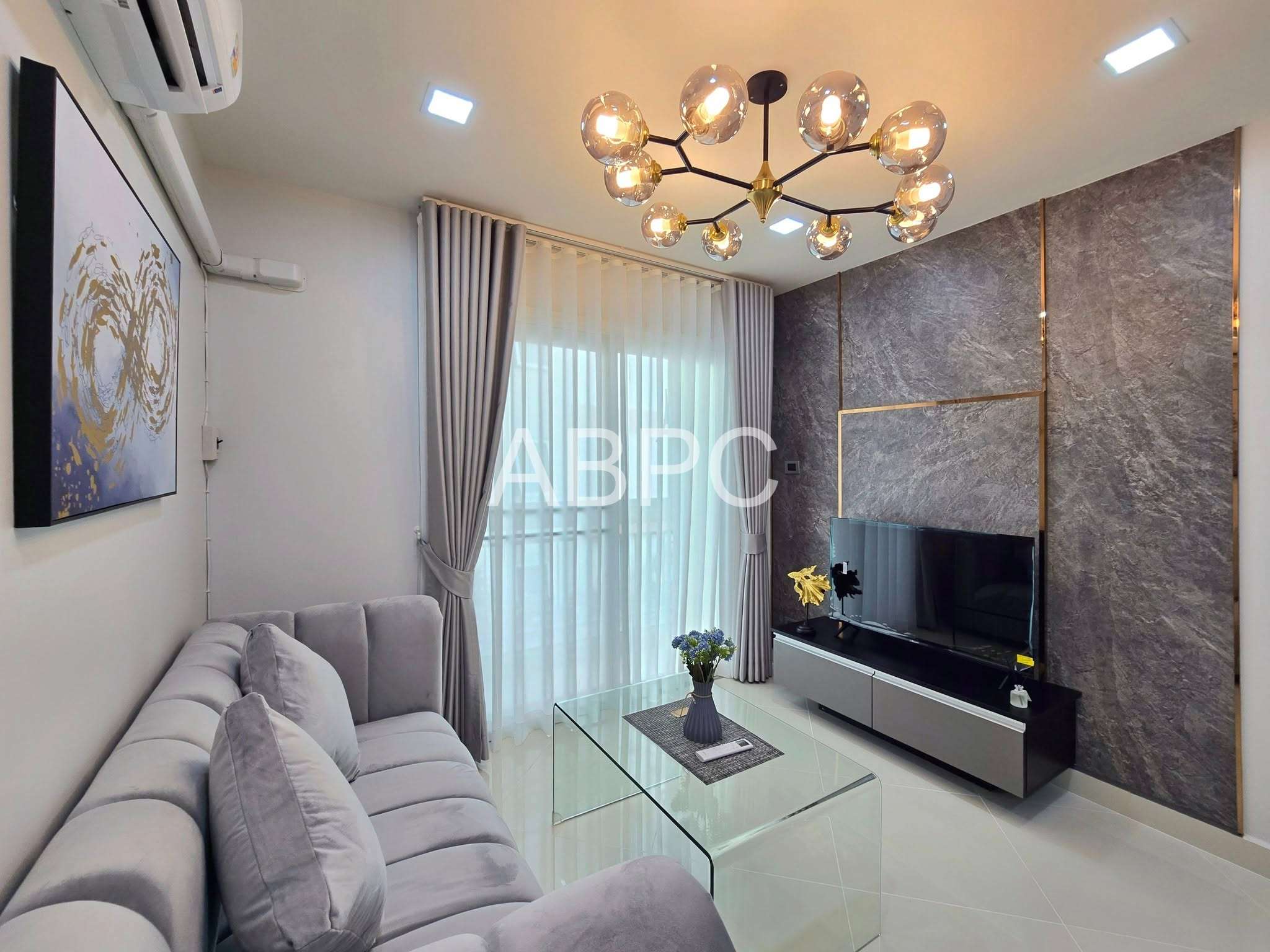 Newly Renovated One bedroom For Sale photo 7