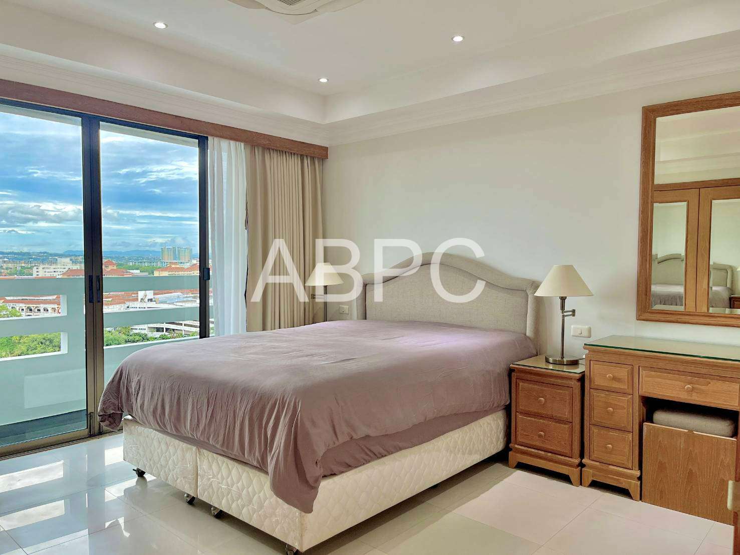 Elegant Seaview Condo with Classic Charm photo 3