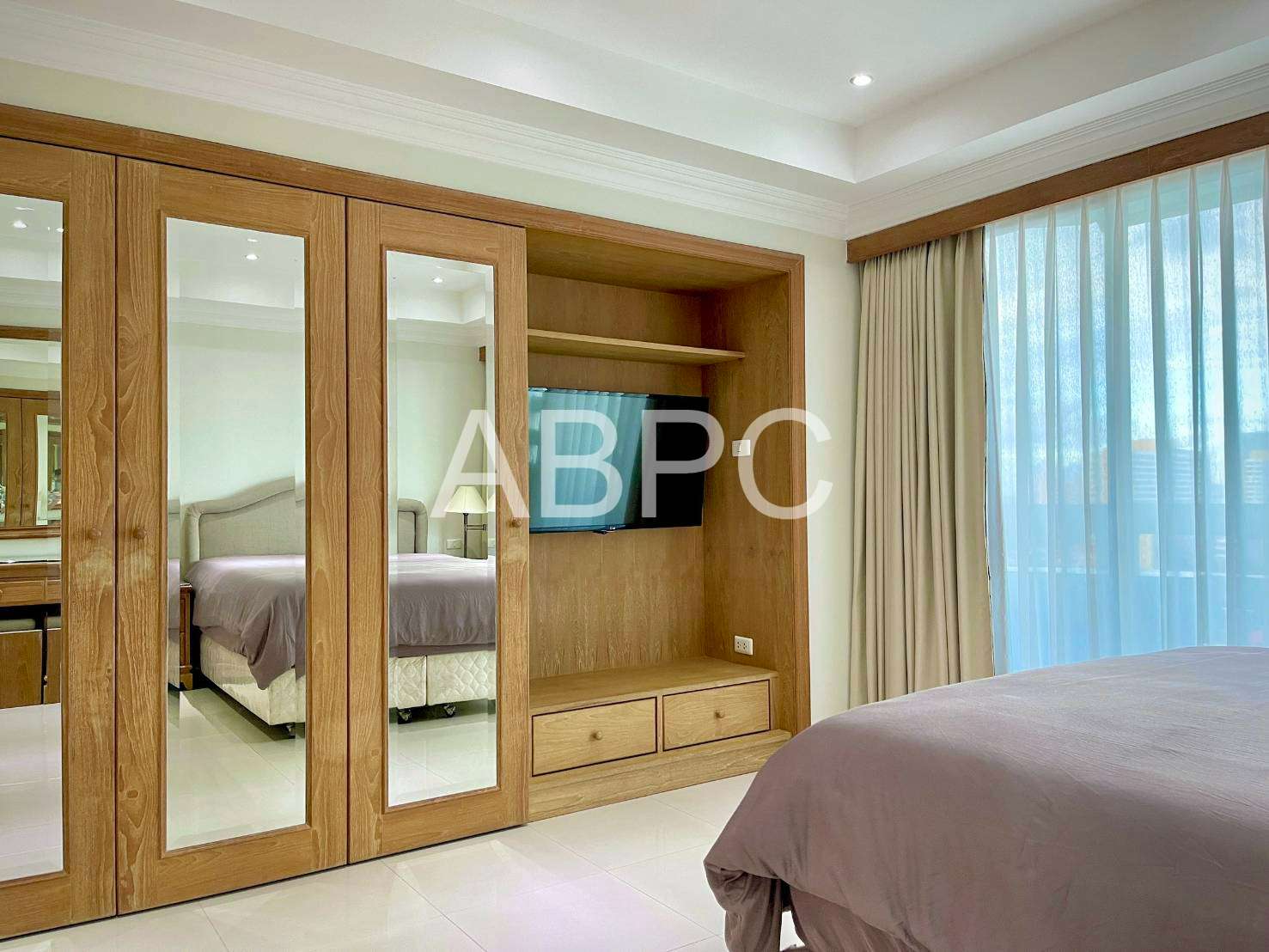 Elegant Seaview Condo with Classic Charm photo 12