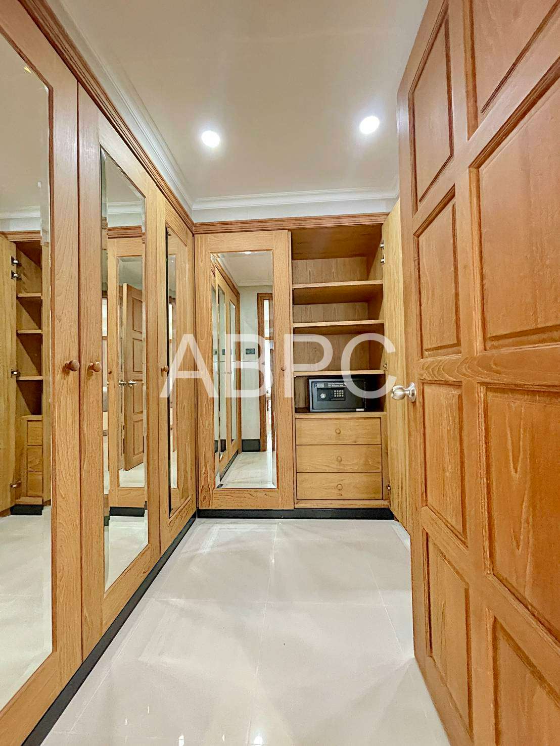 Elegant Seaview Condo with Classic Charm photo 13