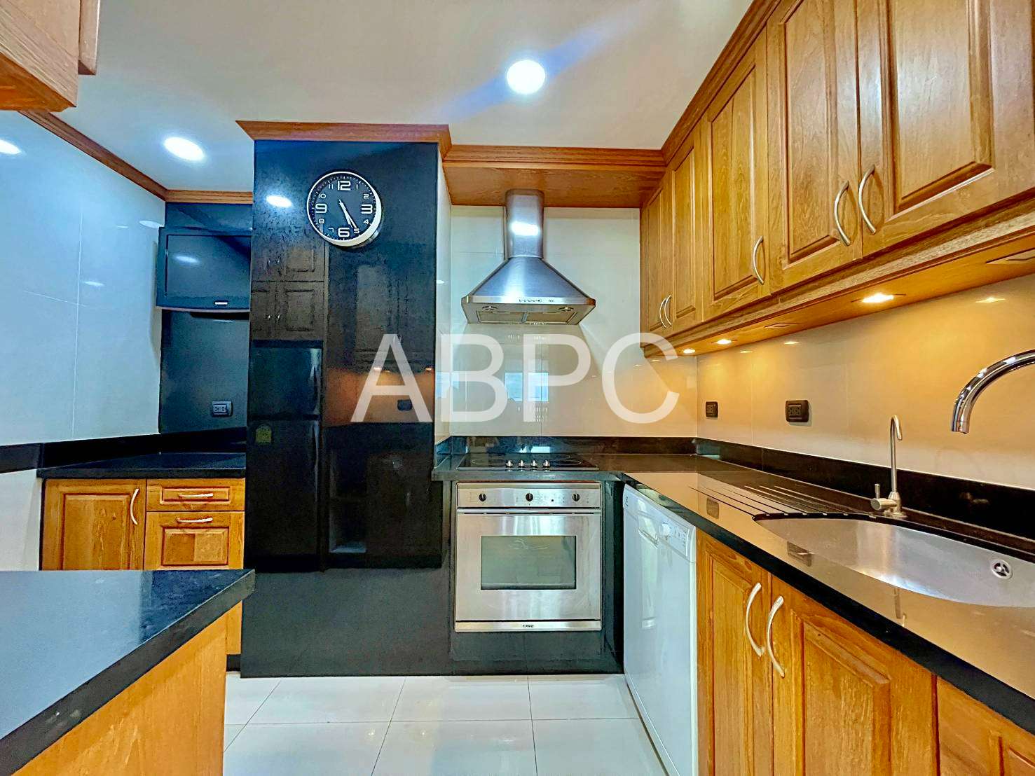 Elegant Seaview Condo with Classic Charm photo 14
