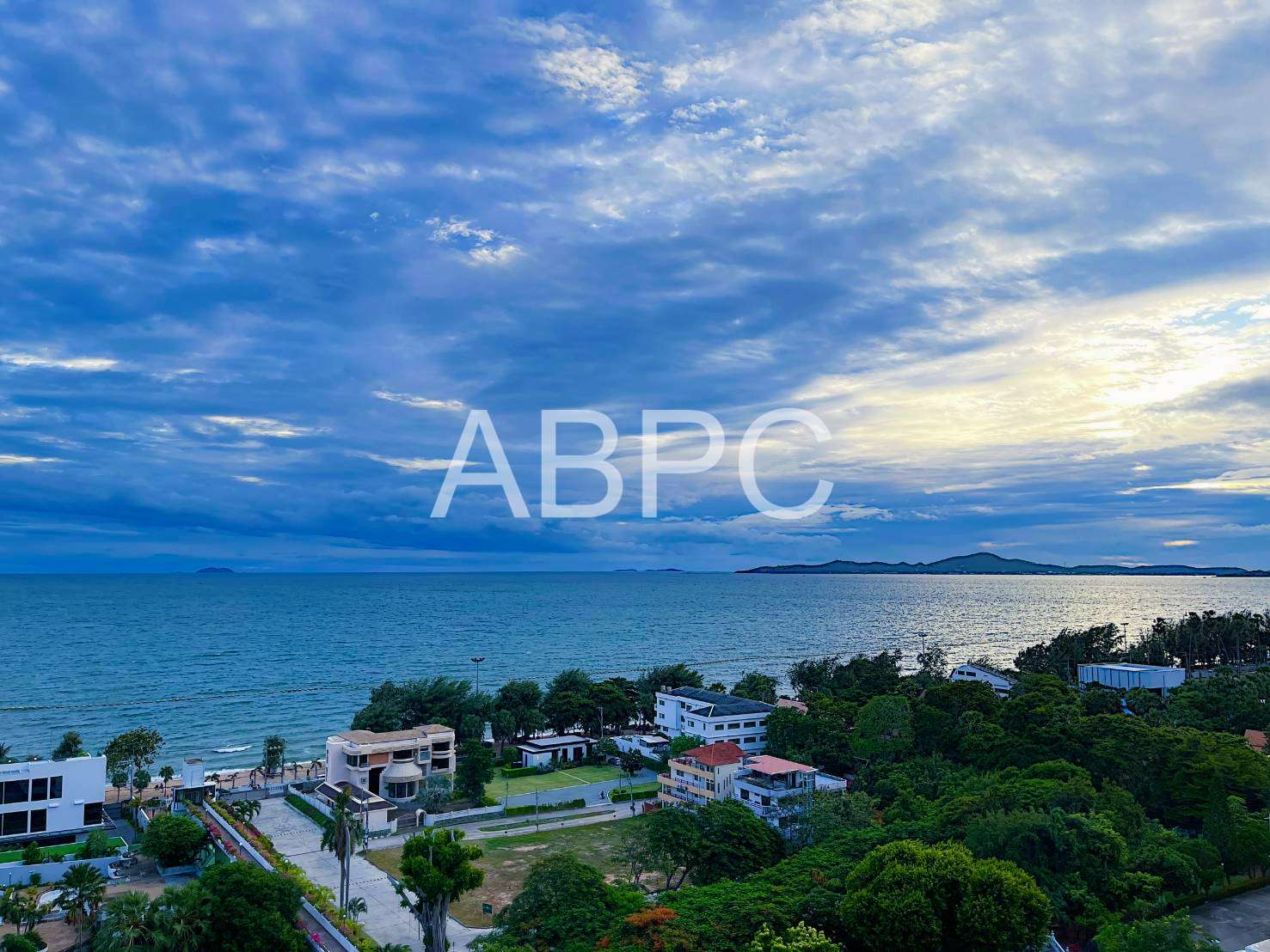 Elegant Seaview Condo with Classic Charm photo 15