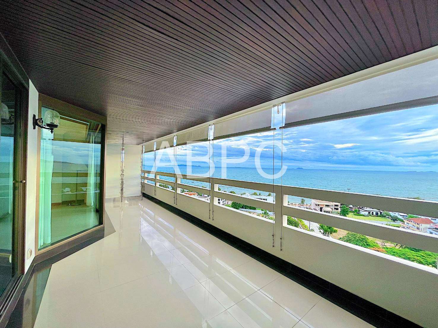 Elegant Seaview Condo with Classic Charm photo 6