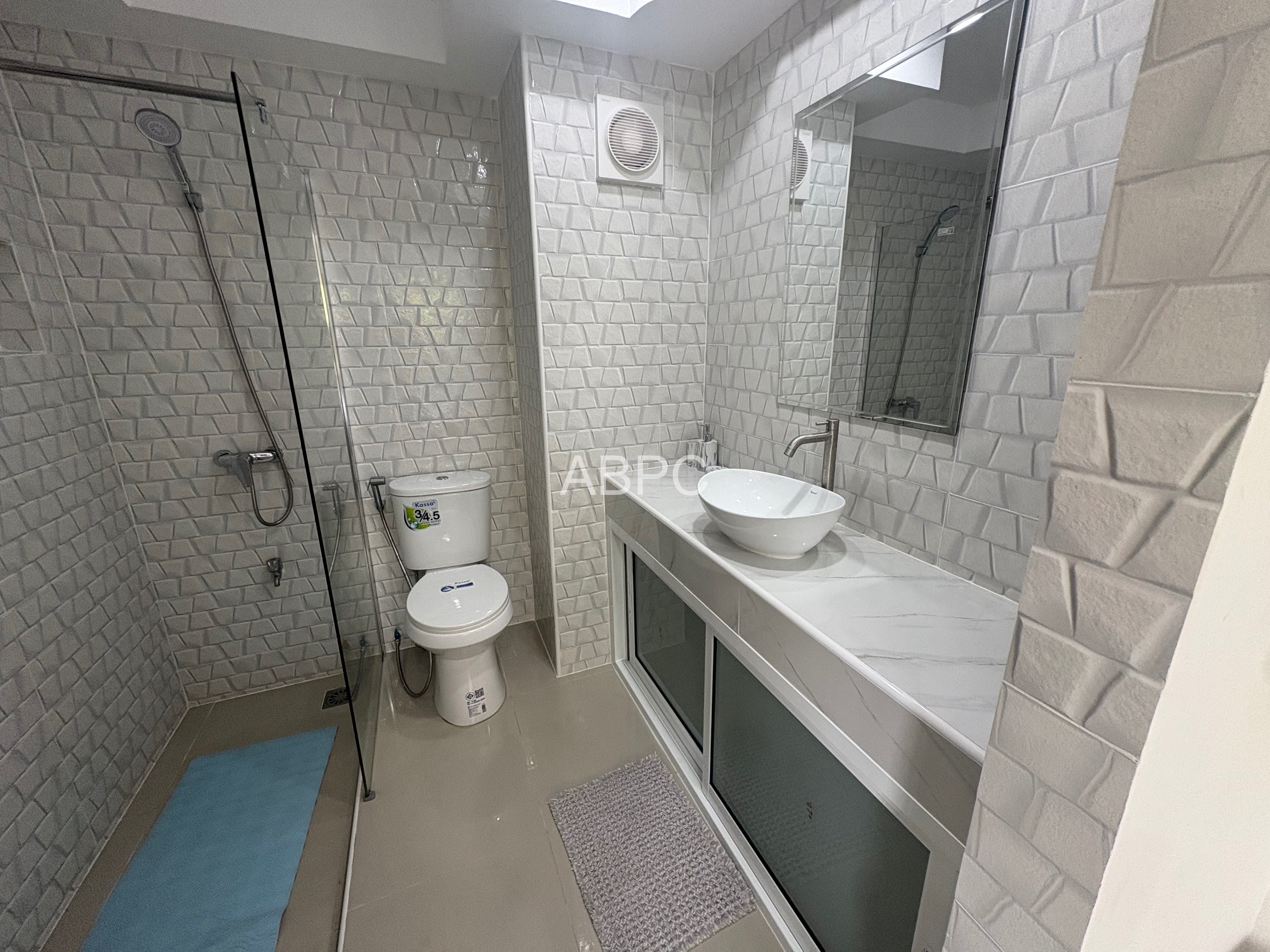 Stunning Diana Estates Studio photo 9