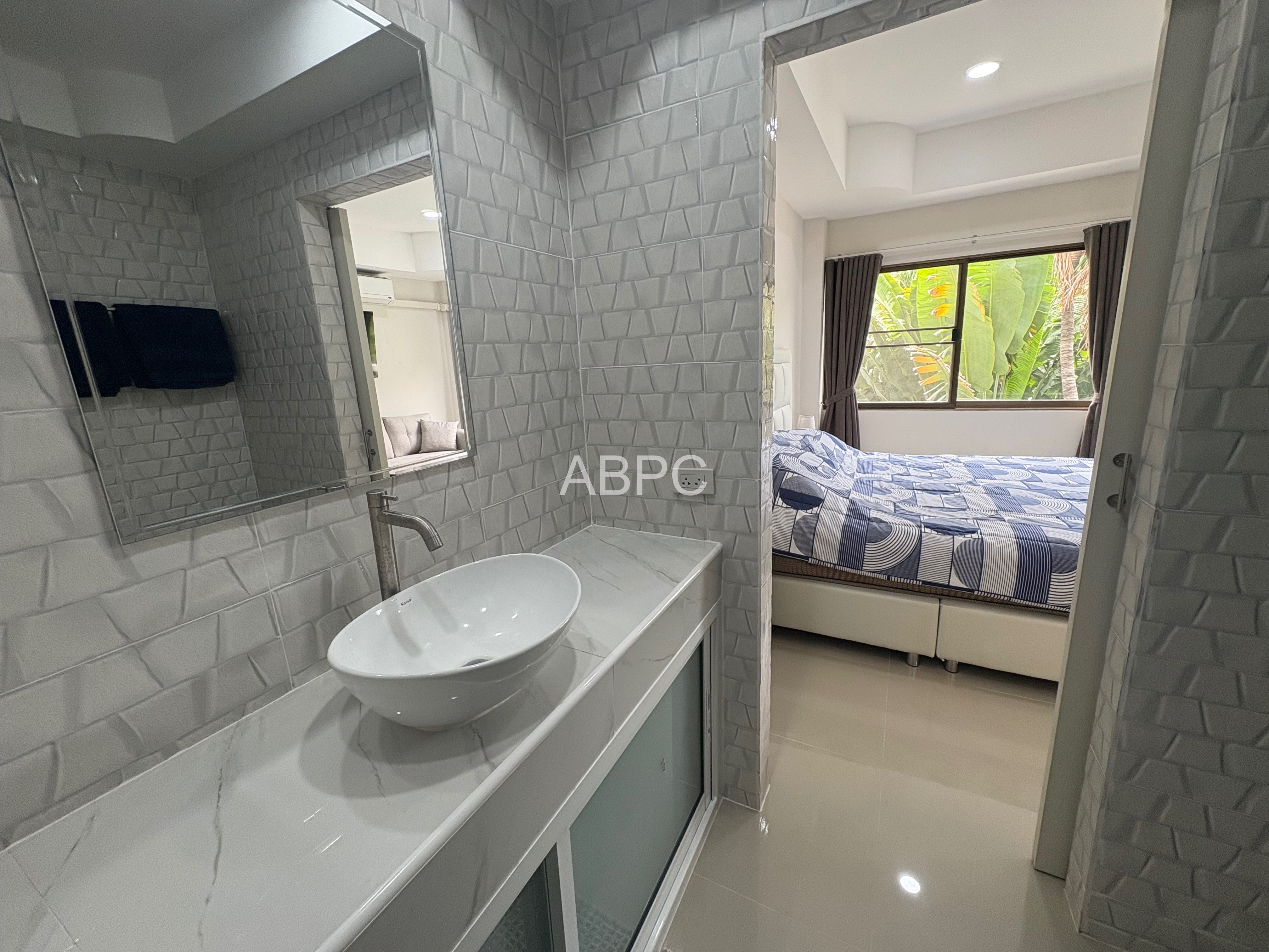 Stunning Diana Estates Studio photo 6