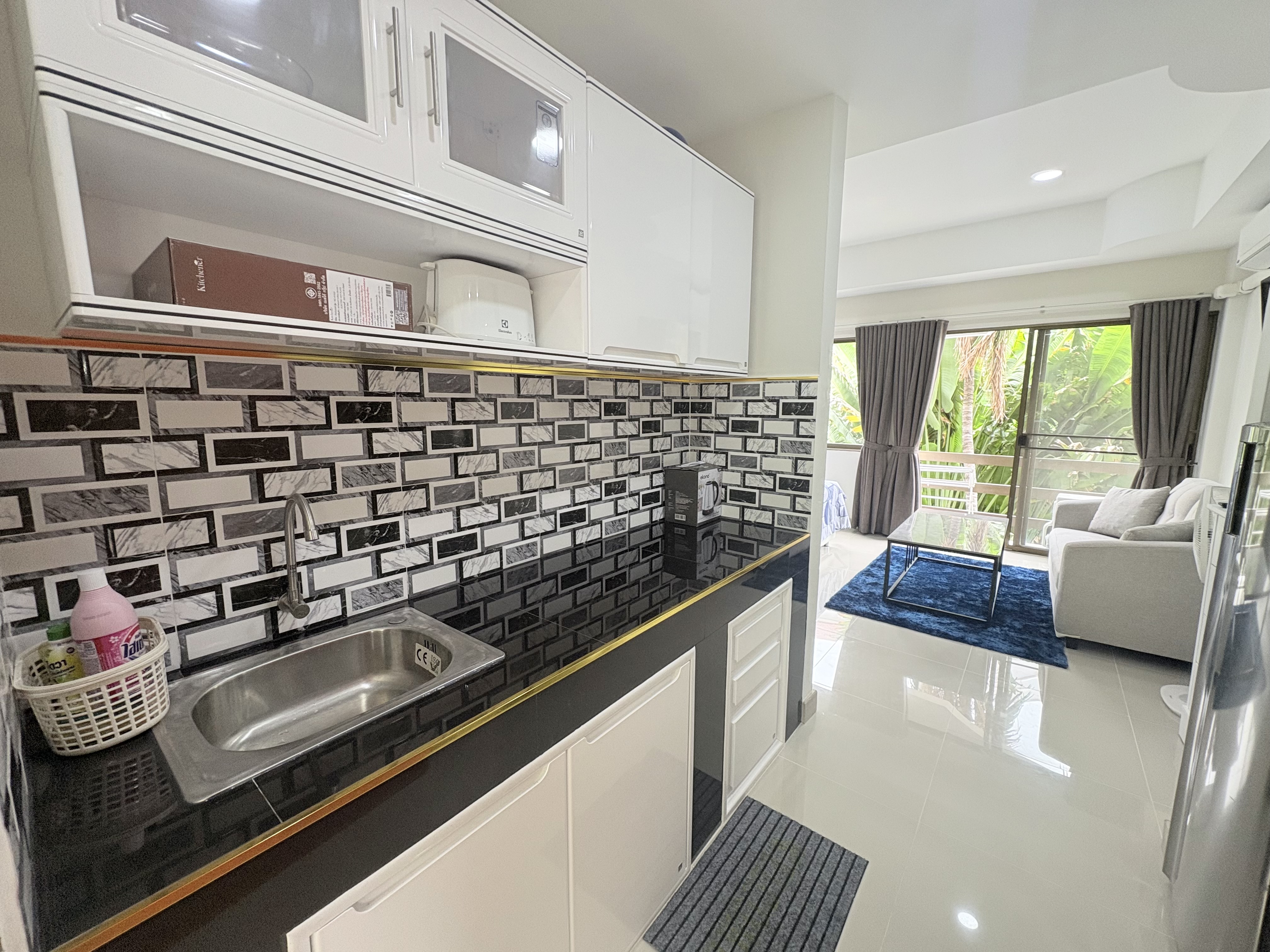 Diana estates stunning studio