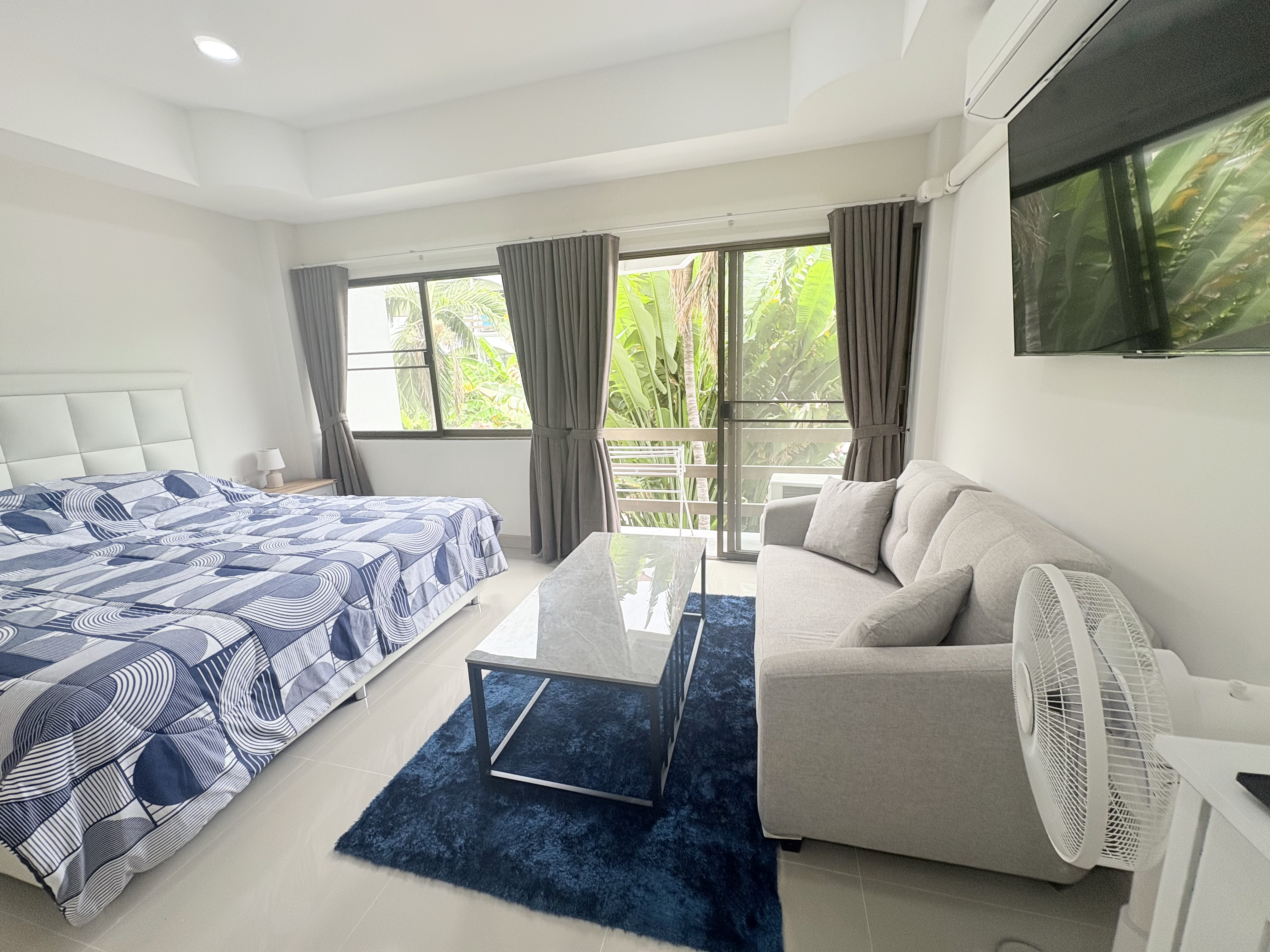 Diana estates stunning studio photo 7