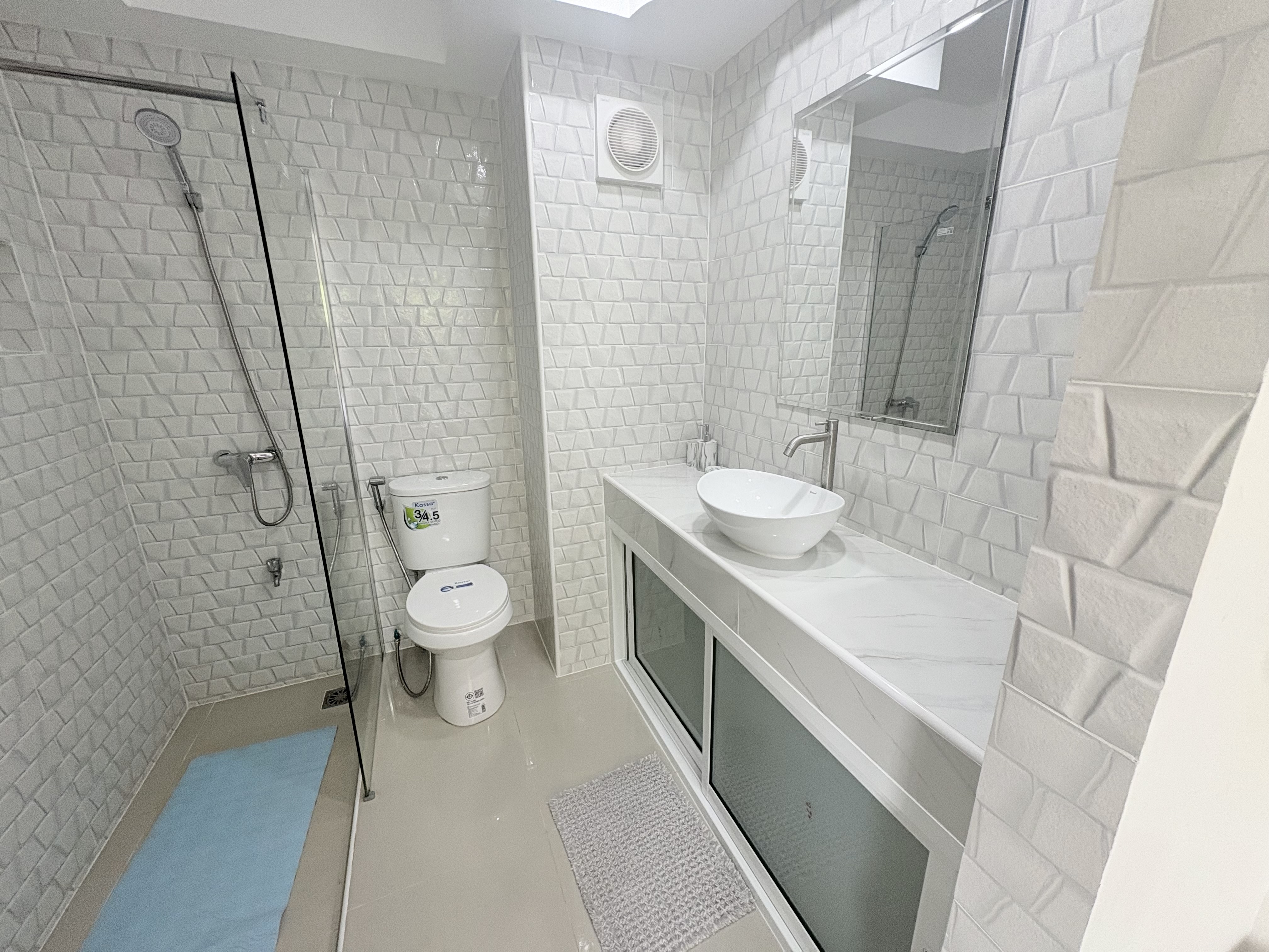 Diana estates stunning studio photo 6