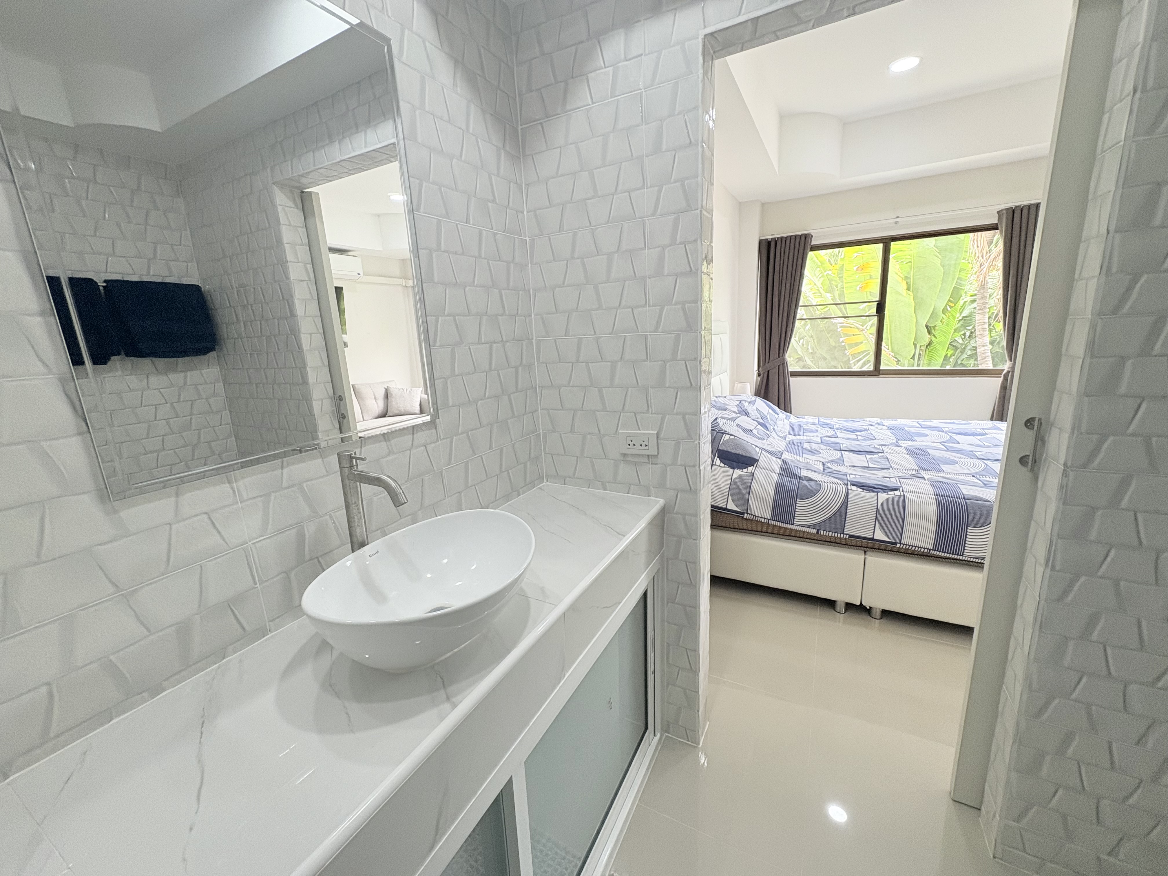 Diana estates stunning studio photo 9