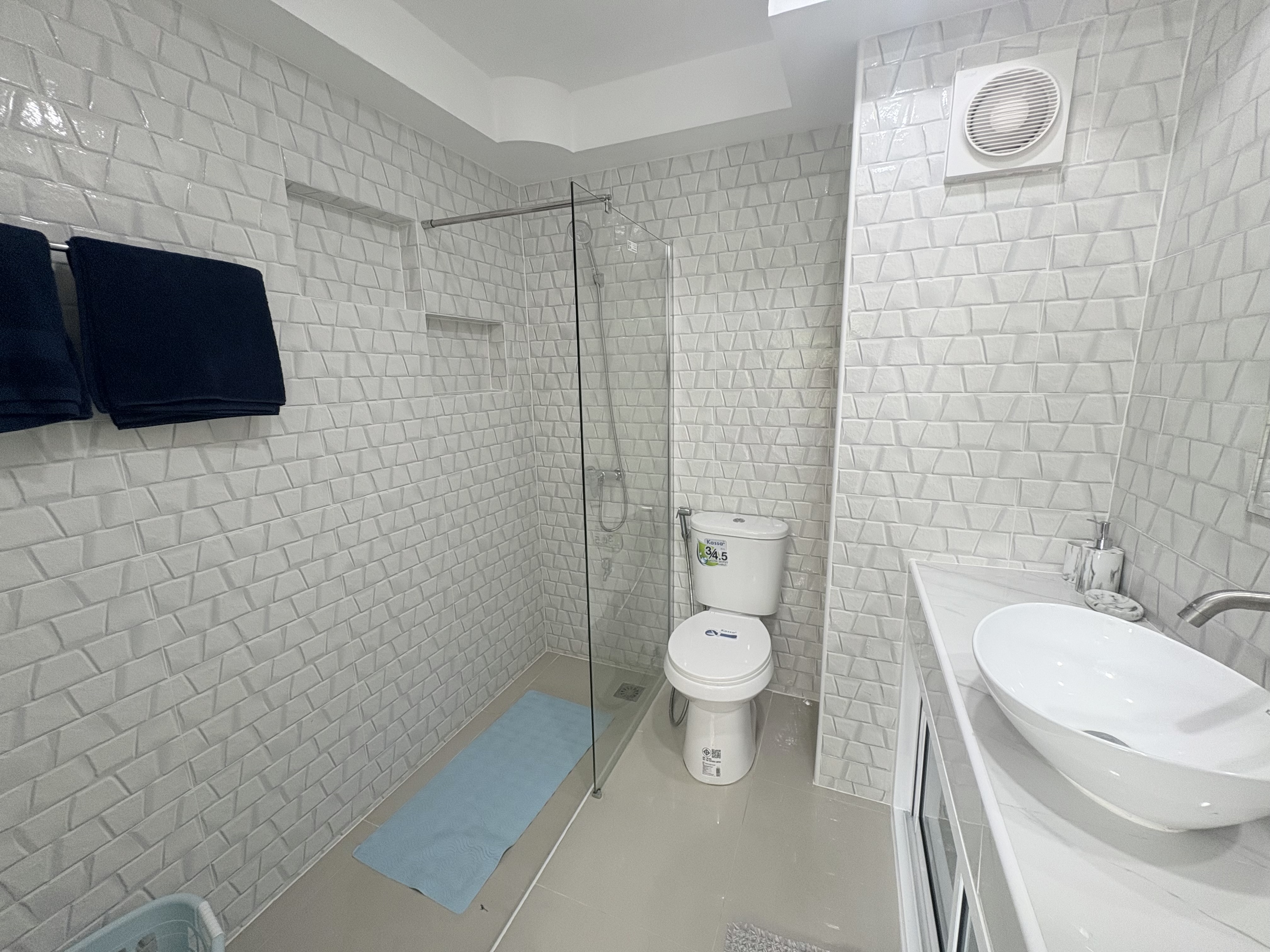 Diana estates stunning studio photo 10