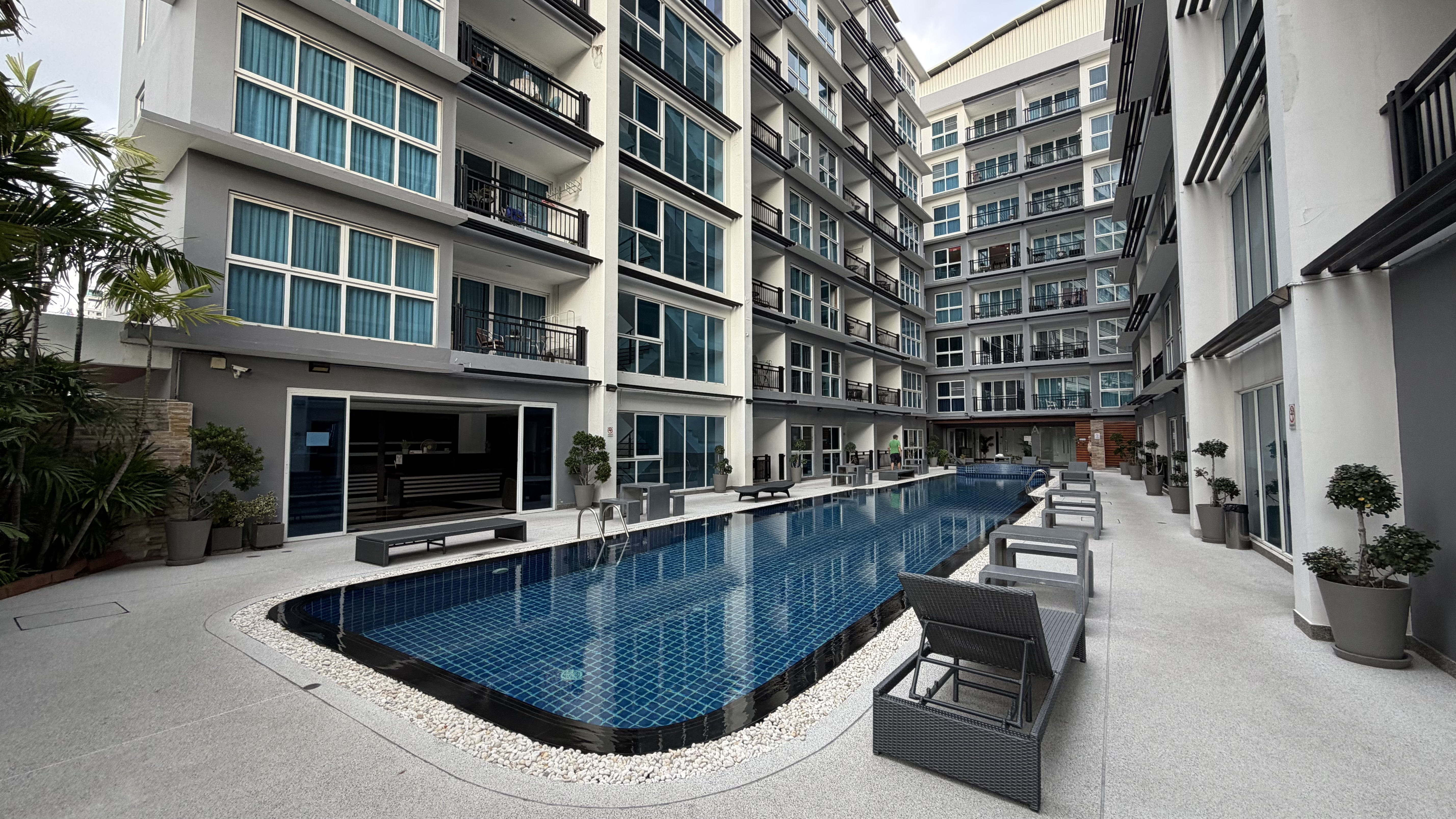 Pool View Studio Condo In Central Pattaya