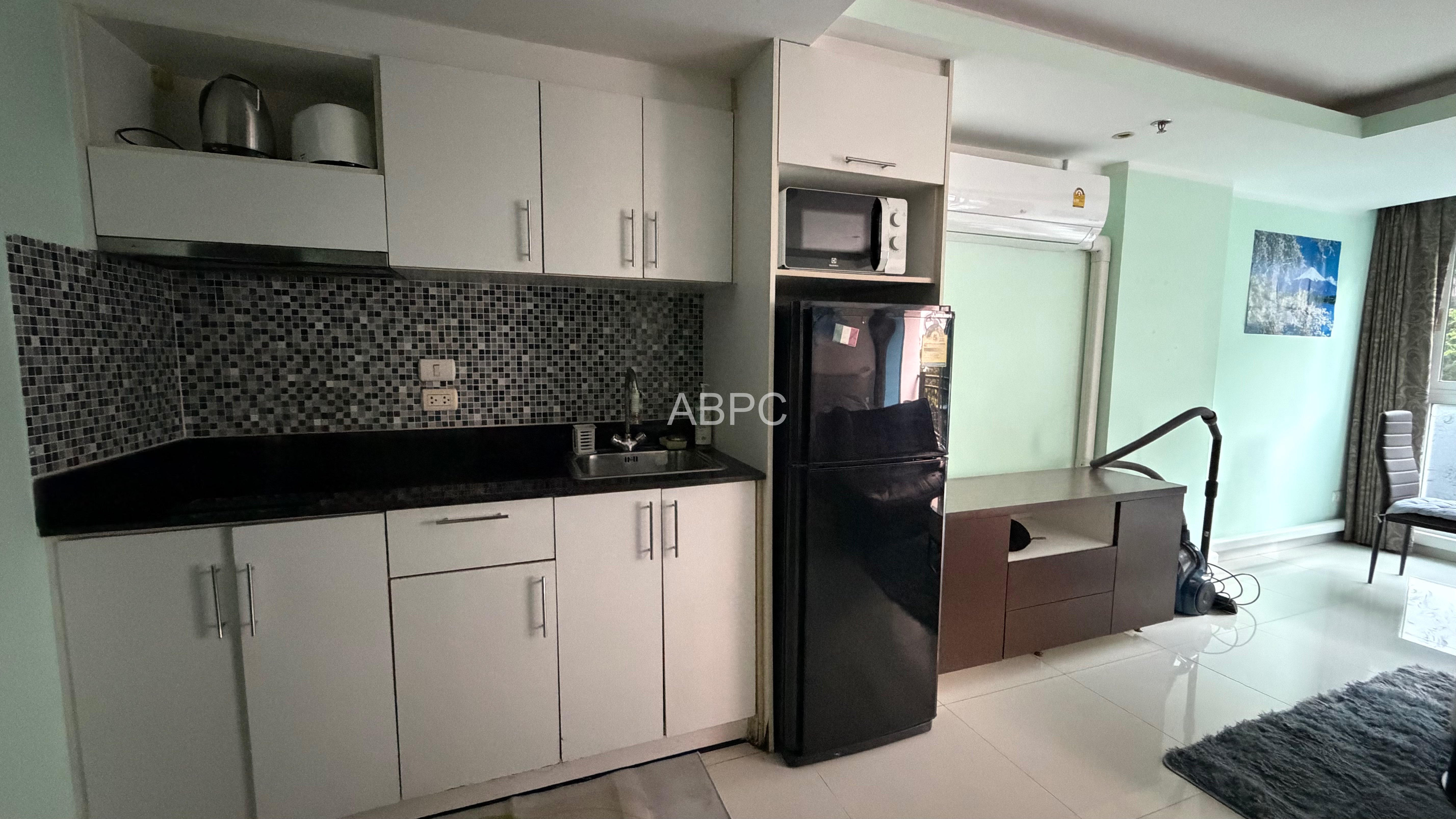 Pool View Studio Condo In Central Pattaya photo 7