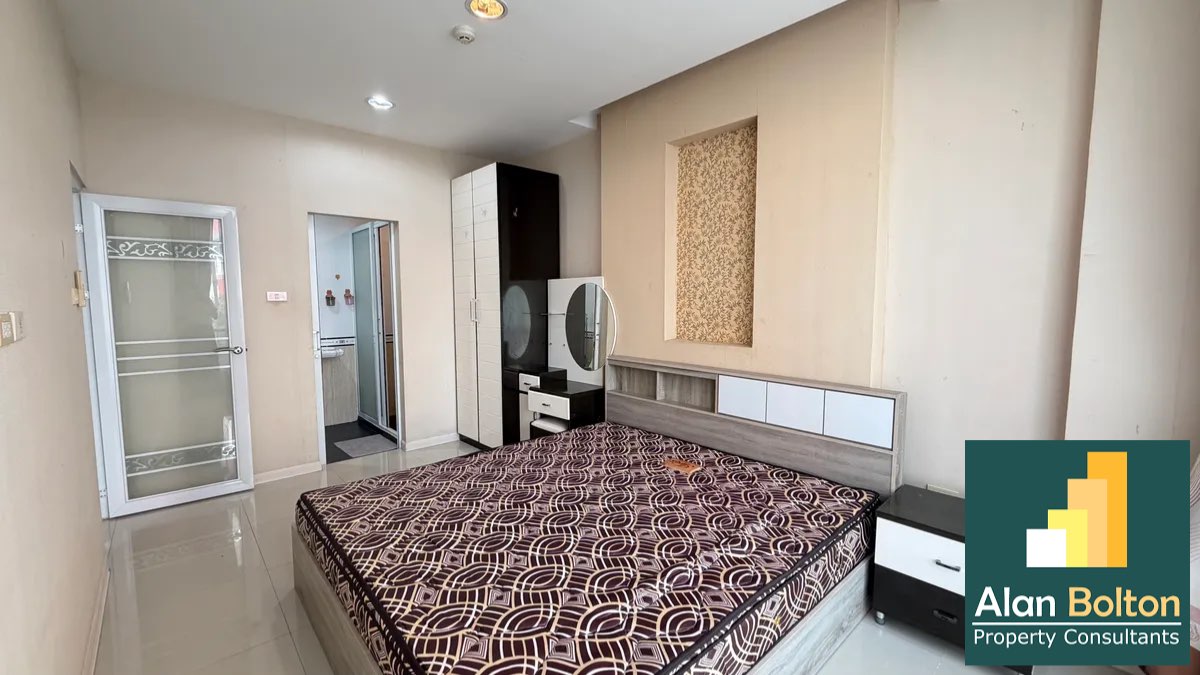 One Bedroom Condo For sale In East Pattaya photo 11
