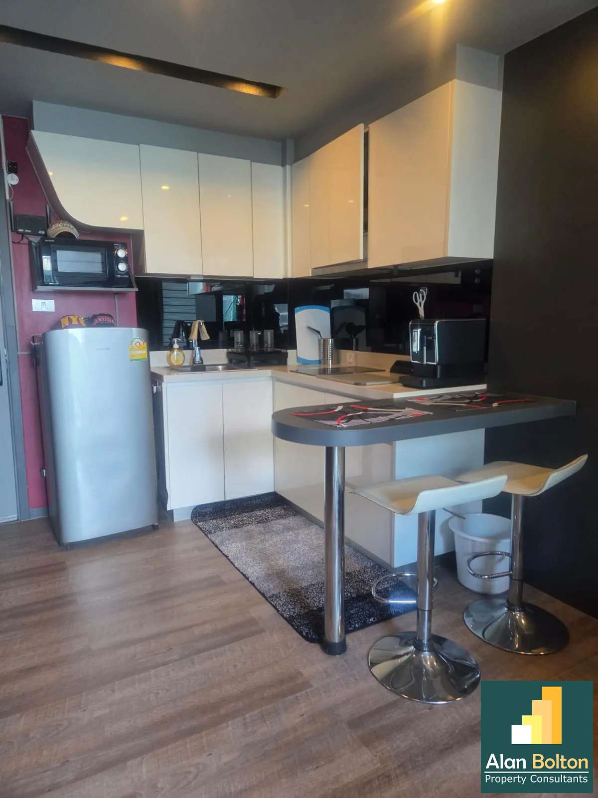 1 Bedroom 1 Bathroom in City Center Residence photo 5