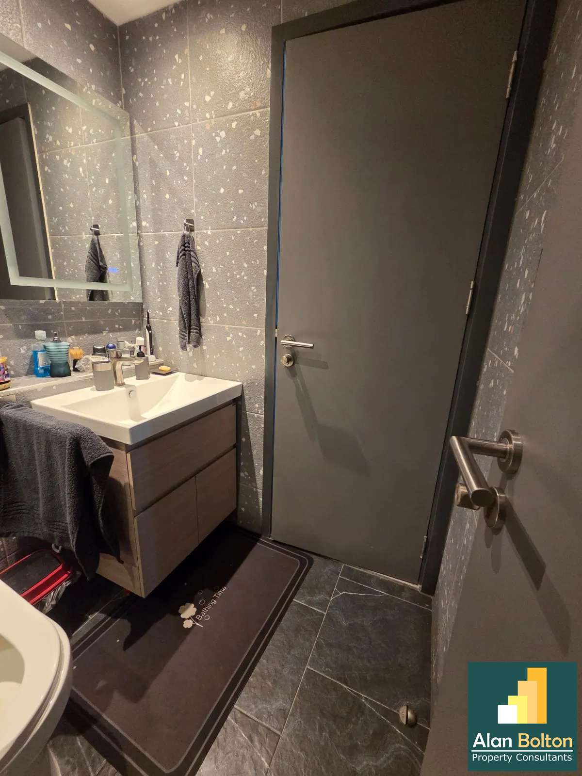 1 Bedroom 1 Bathroom in City Center Residence photo 8