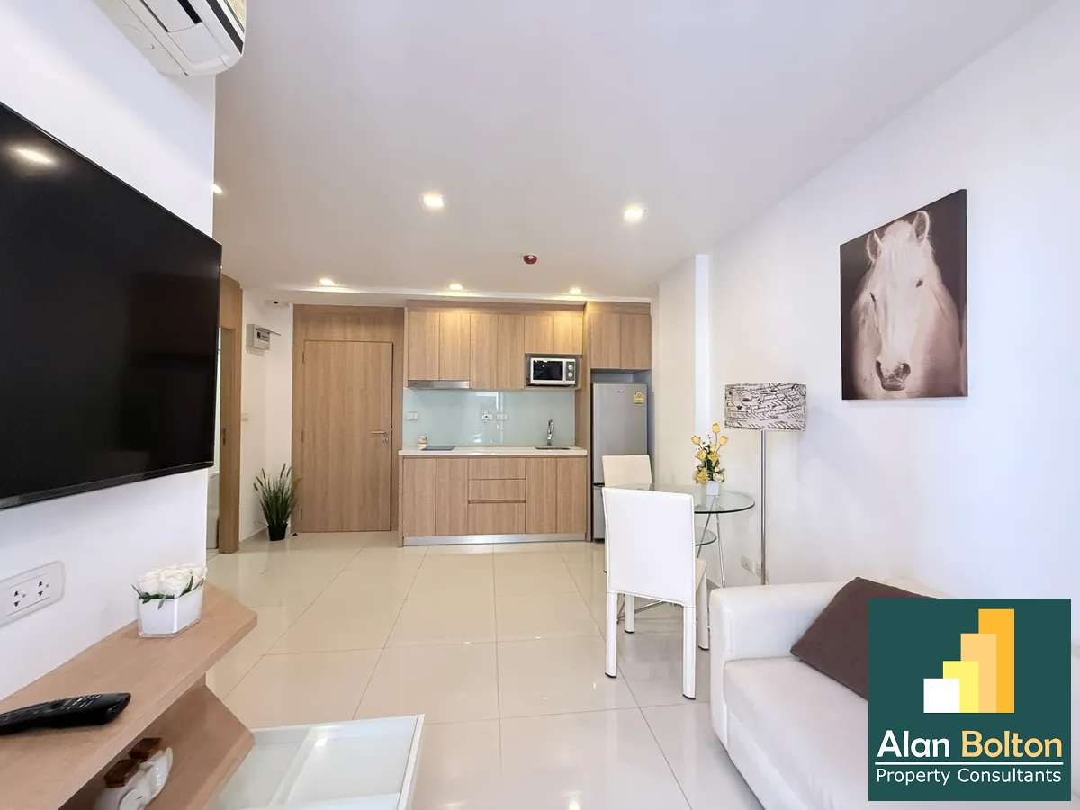 1 Bedroom 1 Bathroom pool view in Pratumnak photo 6
