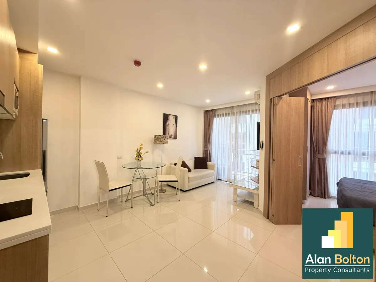 1 Bedroom 1 Bathroom pool view in Pratumnak photo 3
