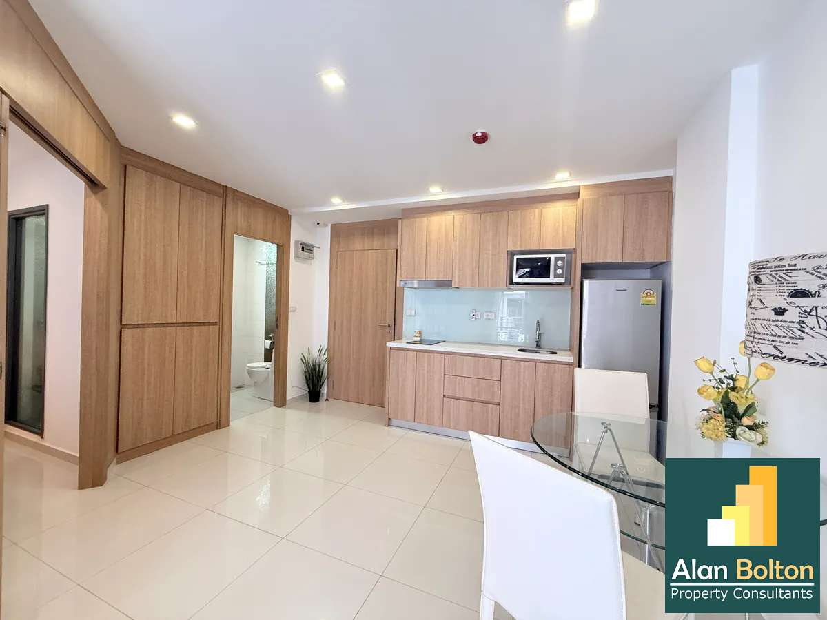 1 Bedroom 1 Bathroom pool view in Pratumnak photo 5