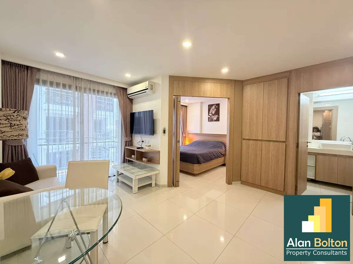 1 Bedroom 1 Bathroom pool view in Pratumnak photo 4
