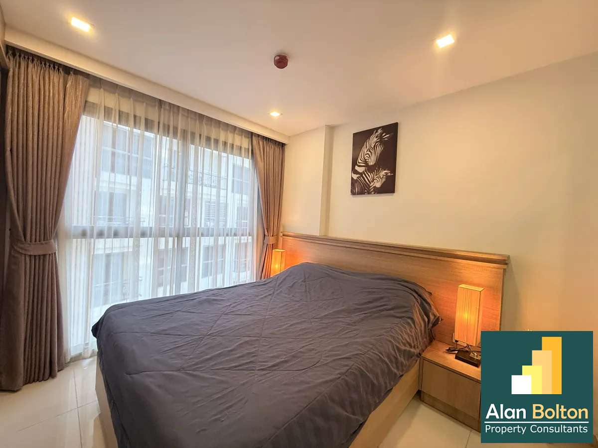 1 Bedroom 1 Bathroom pool view in Pratumnak photo 8