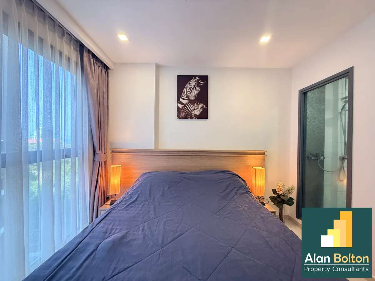 1 Bedroom 1 Bathroom pool view in Pratumnak photo 9
