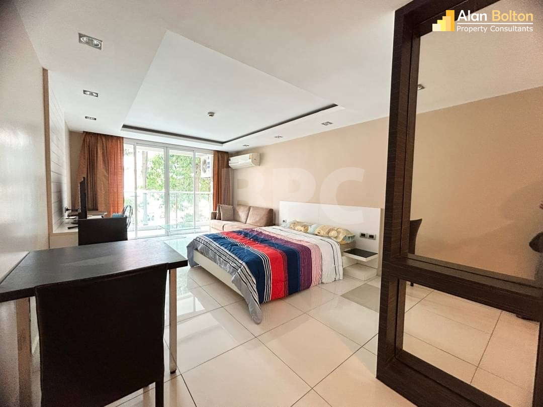 Cheap Large Studio For Sale in Pratumnak photo 3