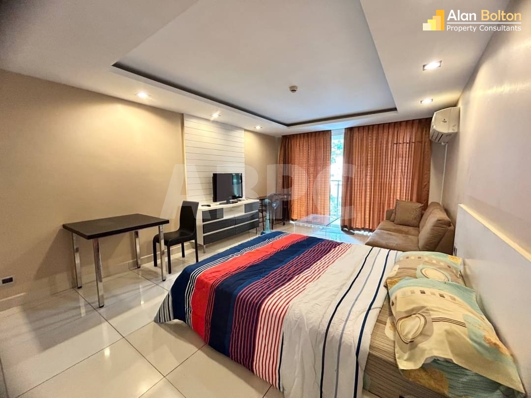 Cheap Large Studio For Sale in Pratumnak photo 5