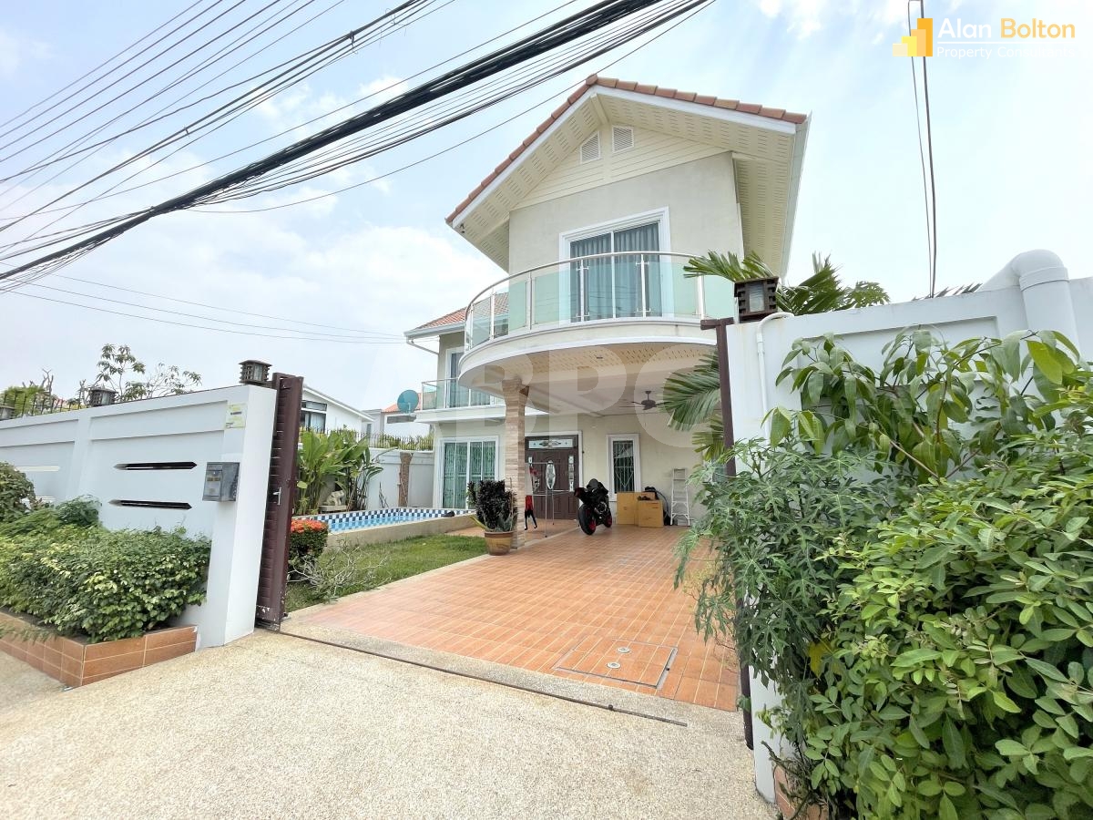 5 Bed - 4 Bath Pool Villa in South Pattaya