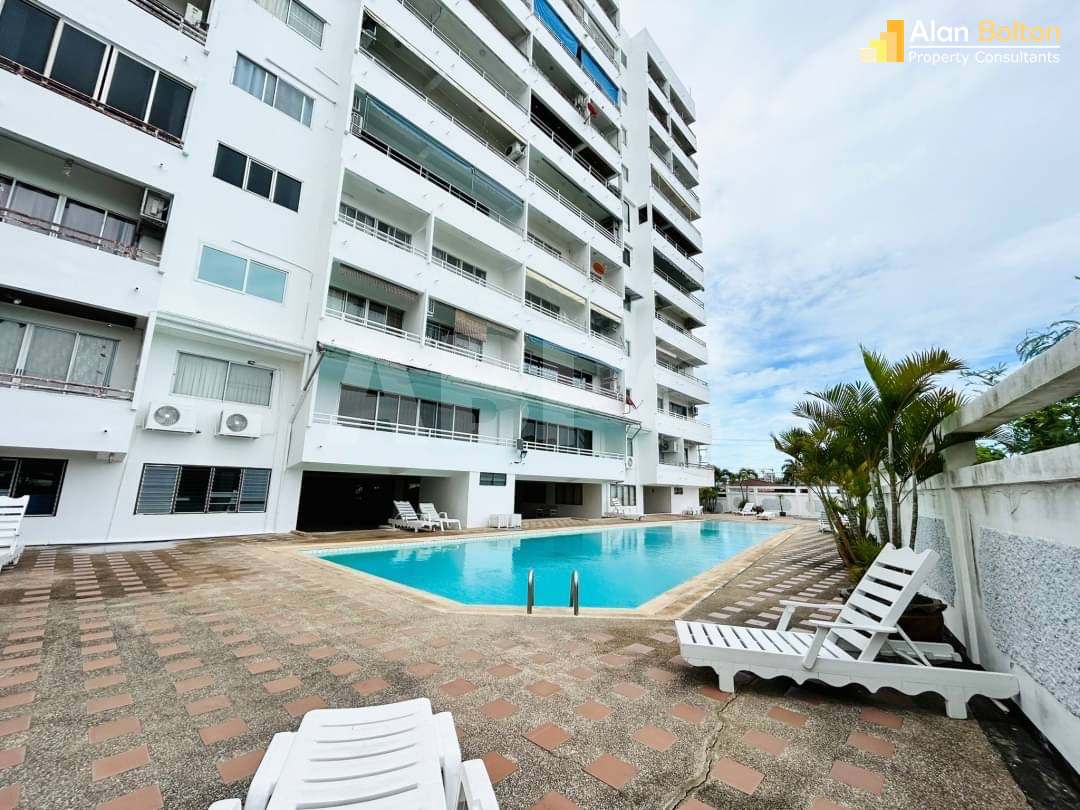 Large 2 Bedroom Condo For Sale in Na Jomtien