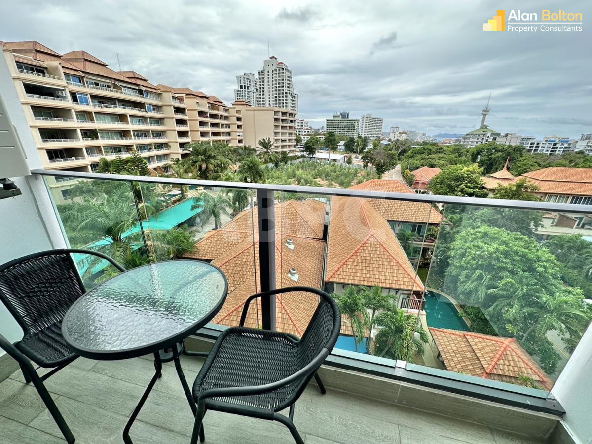 1 Bedroom Condo for Sale in Cosy Beach, Pratumnak