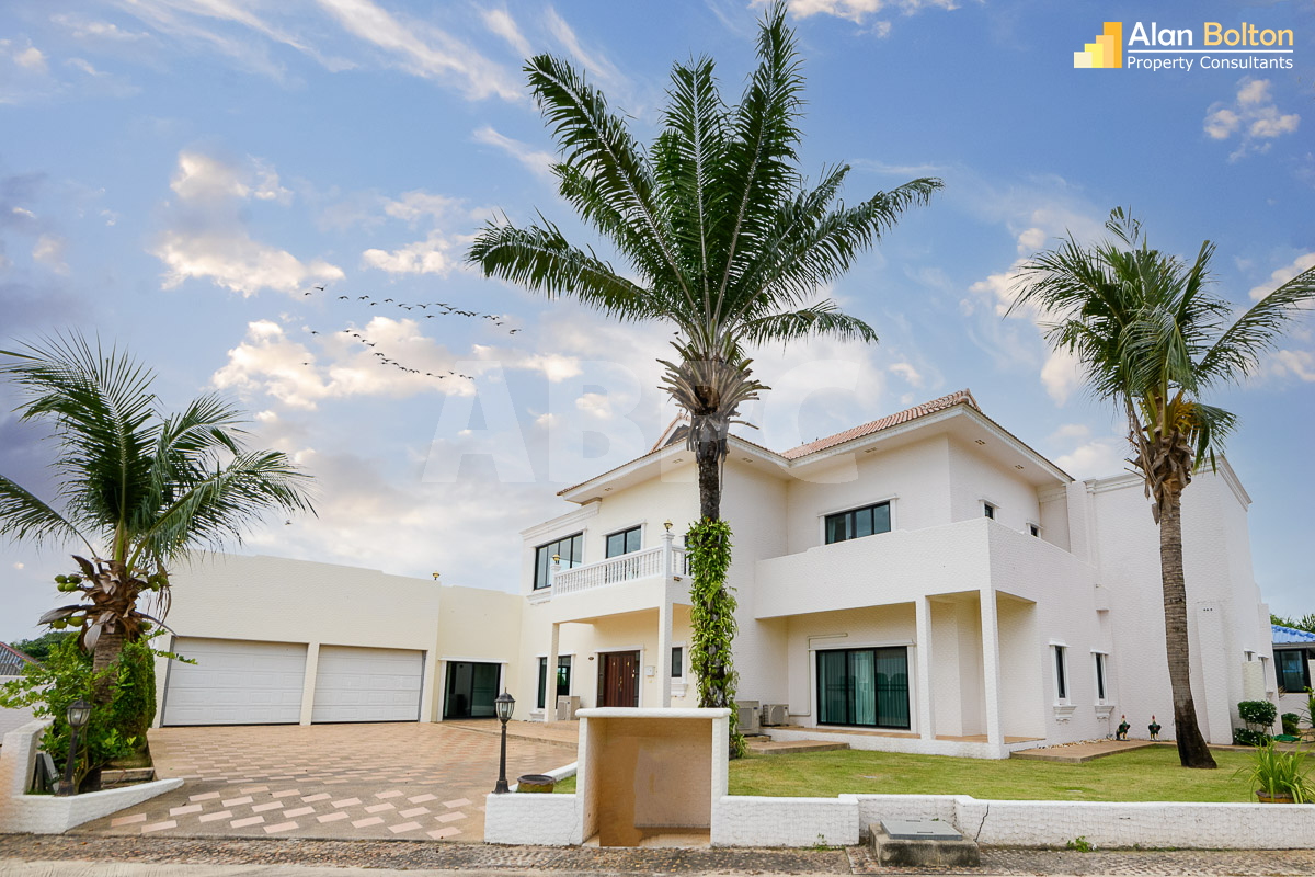 Luxury 6 Bed 6 Bath Pool Villa in East Pattaya