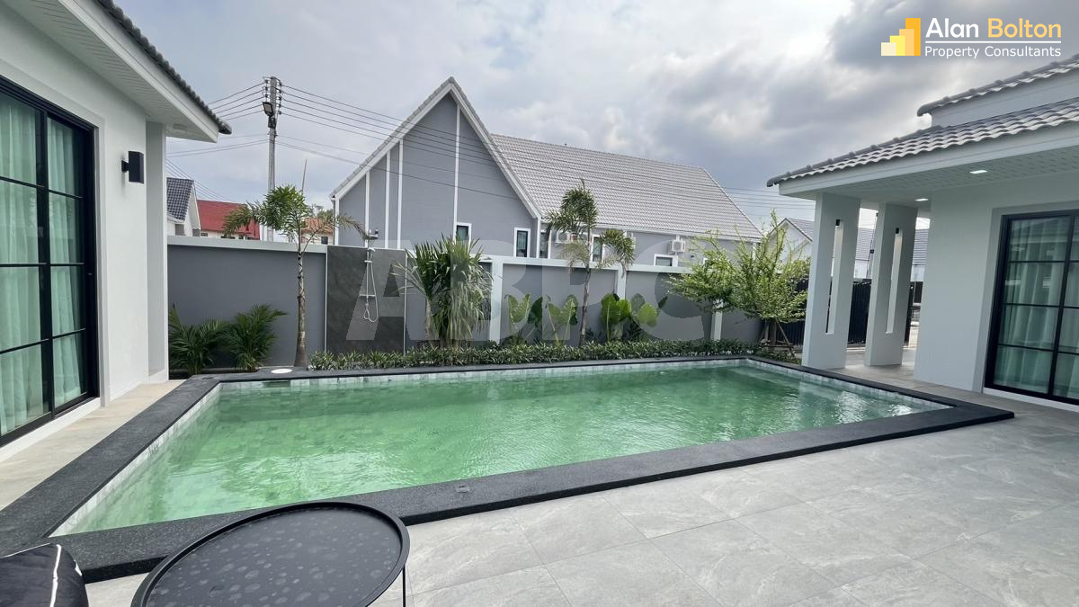 New 3 Bedroom 4 Bathroom Pool Villa in East Pattaya