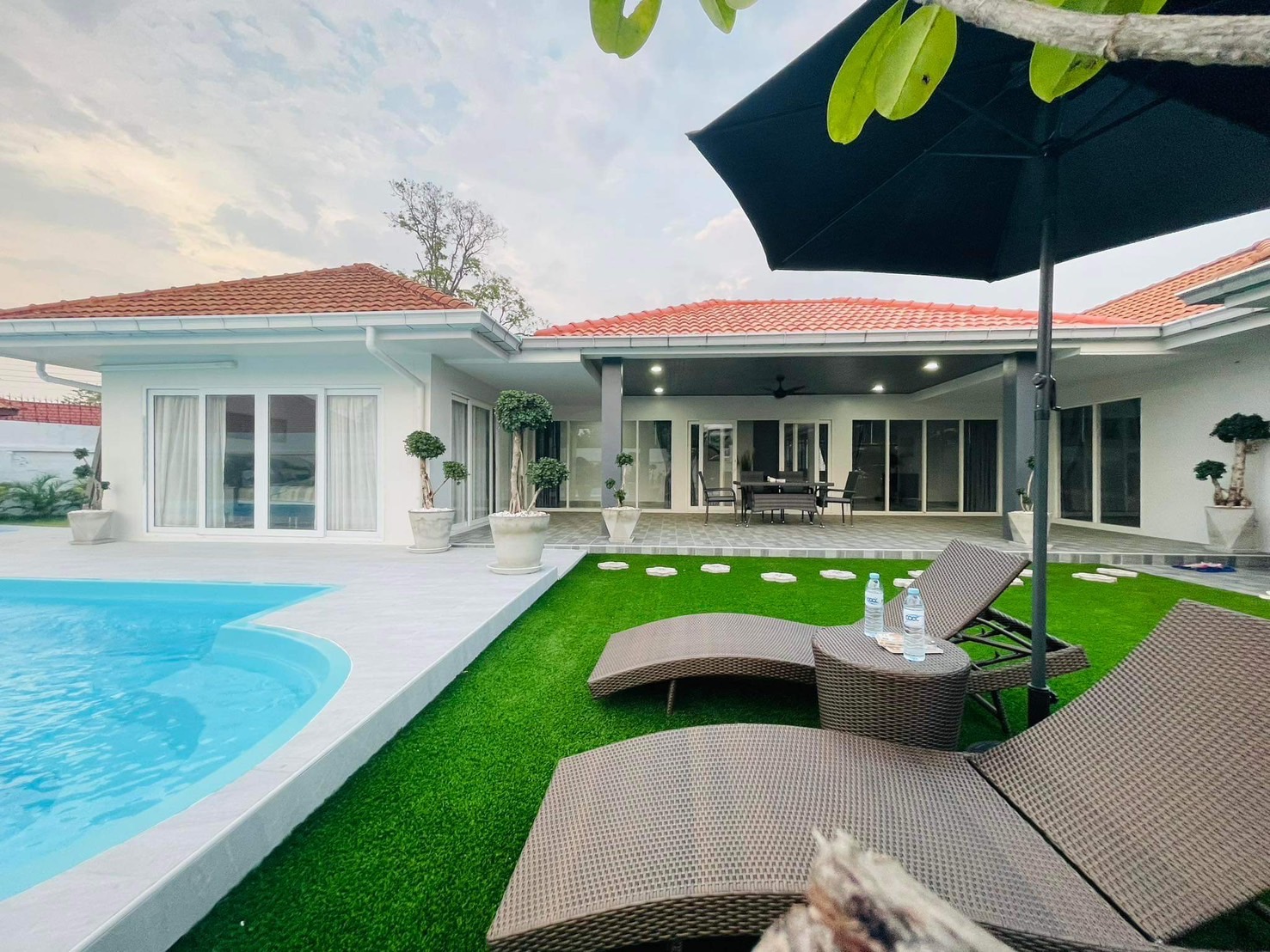 Private 4 Bedroom 3 Bathroom Pool villa