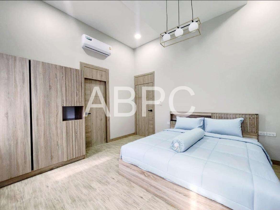 3 Bedroom 4 Bathroom in East Pattaya photo 2