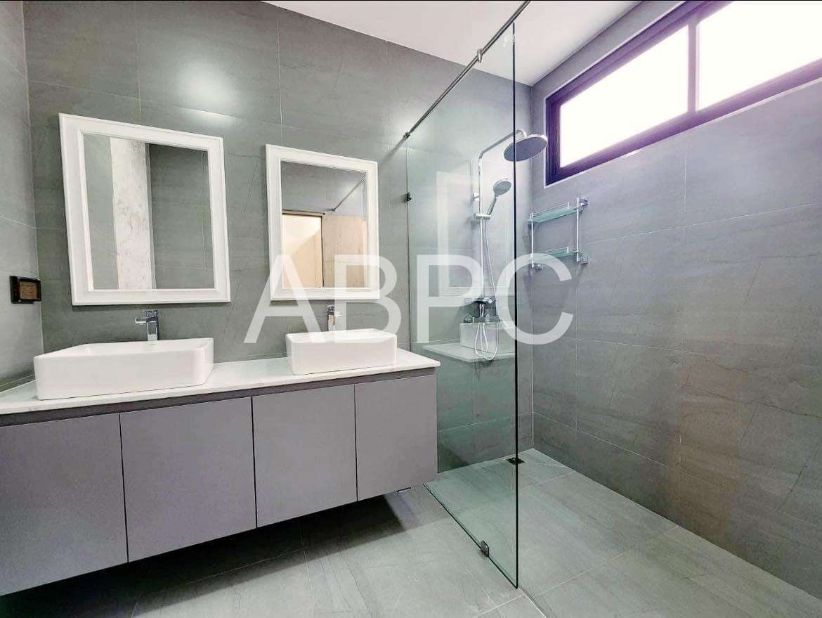 3 Bedroom 4 Bathroom in East Pattaya photo 3