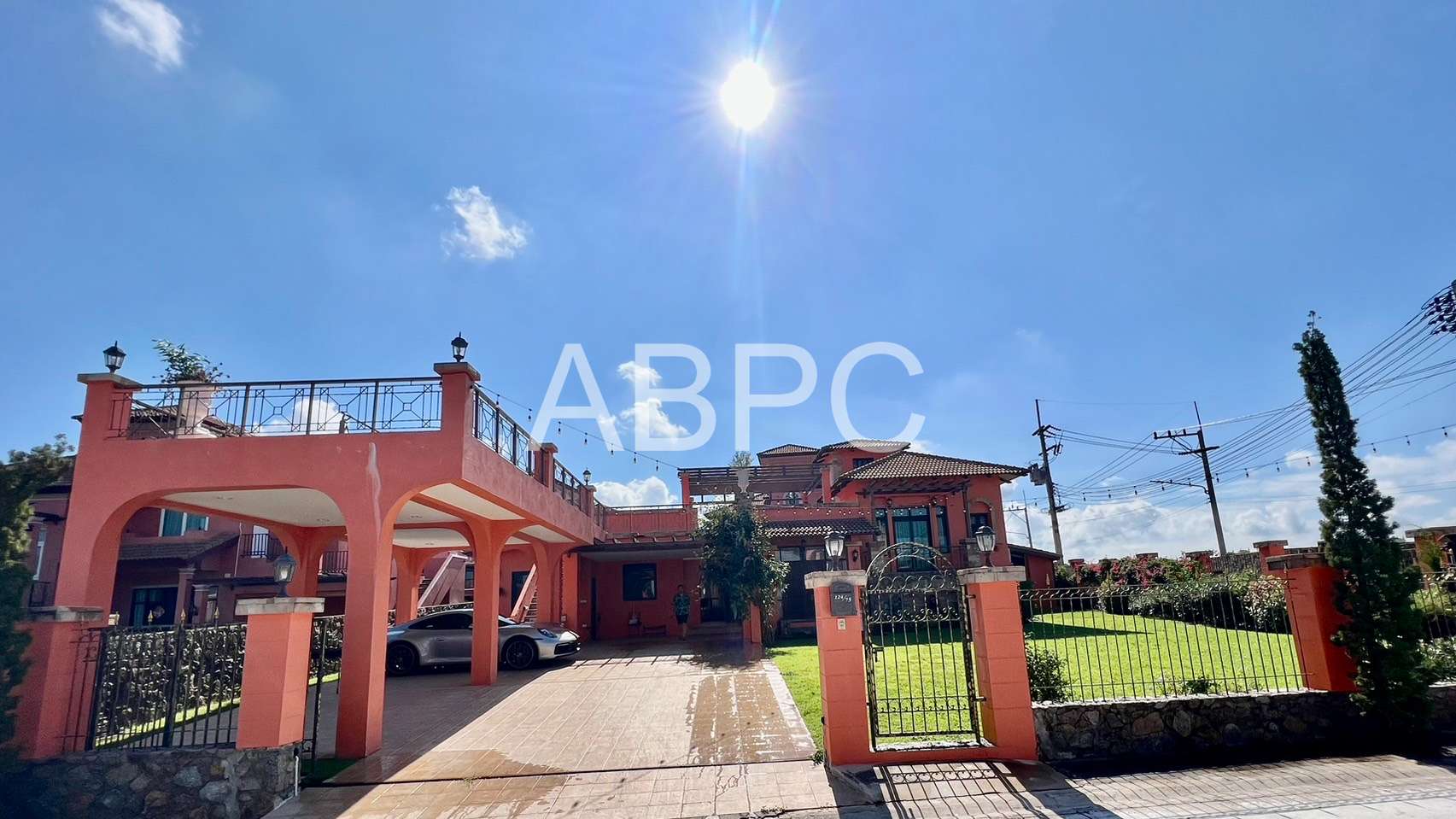 Luxury 3 Bedroom 3 Bathroom Pool VIlla in East Pattaya for rent in East Pattaya