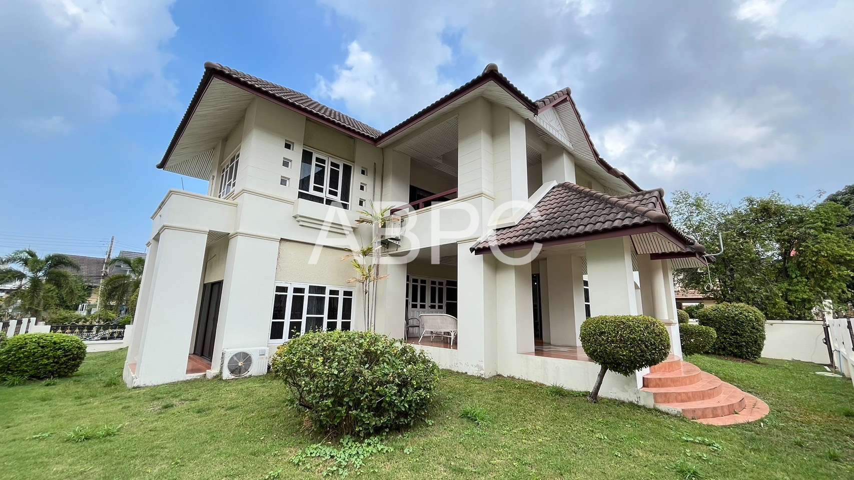 4 Bed 5 Bath in Central Pattaya