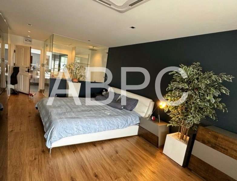 Renovated Studio Condo For Sale in Pratumnak