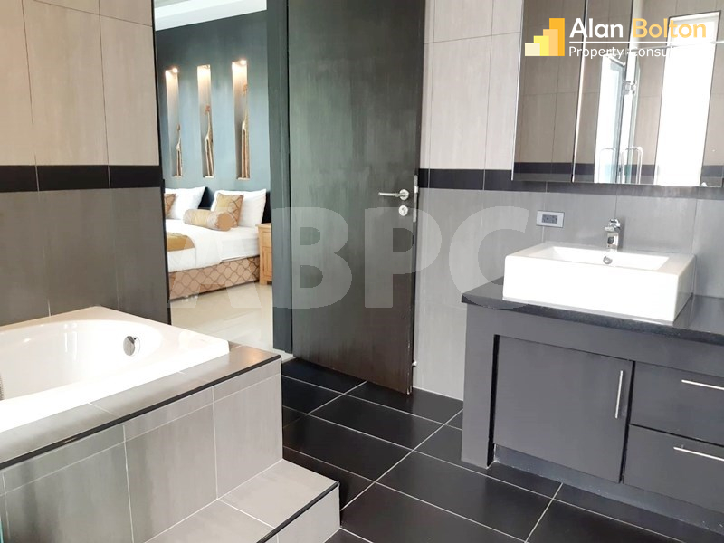 4 Bed 5 Bath Pool Villa in East Pattaya photo 10